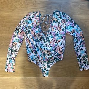 BCBGeneration women’s surplice long-sleeved bodysuit. Size S, floral pattern.